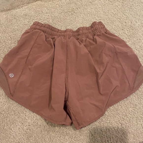 lululemon hotty hot shorts 4 inch - Picture 2 of 2